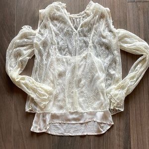 Like new! Womens white lace top with under tanks top attached. Size small.